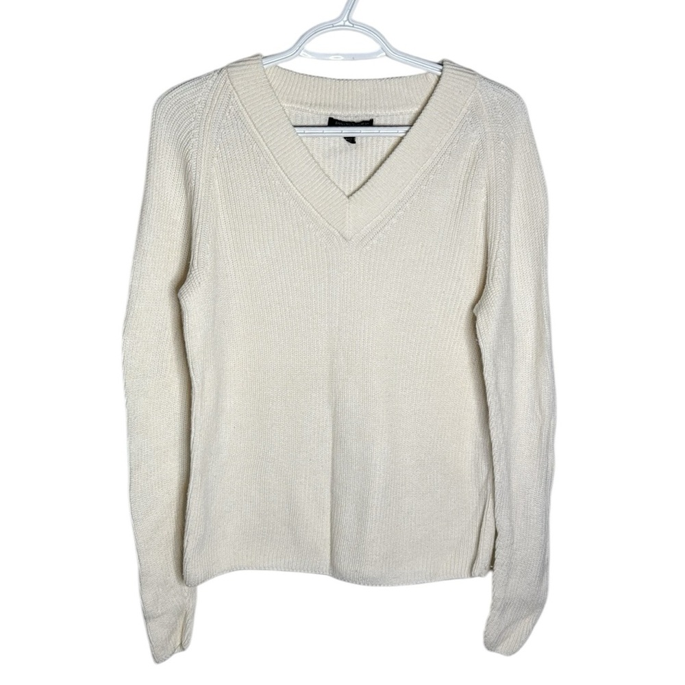 Banana Republic Factory Ribbed Light V-neck Off White rib knit Sweater Size XS